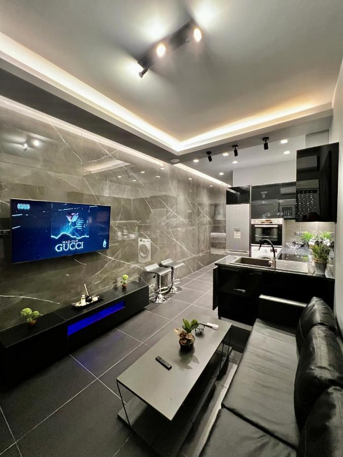 קלמאטה Luxury Black And White Interior Apartments מראה חיצוני תמונה